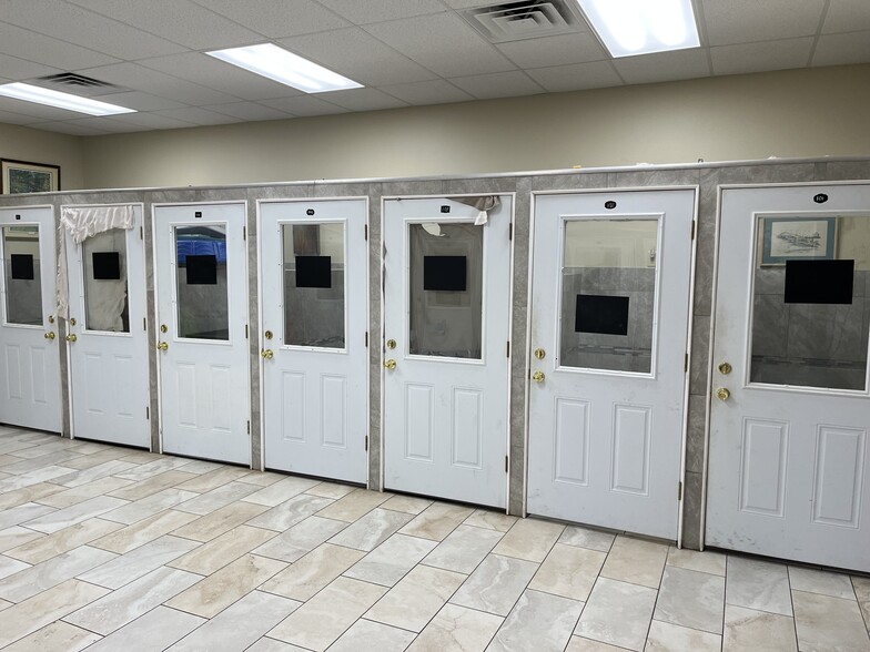 More Photos Of 1343 Lane Ave S, Jacksonville Veterinarian Kennel For Sale