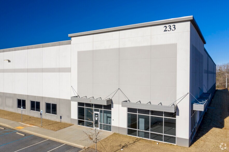 Primary Photo Of 231-233 Apple Valley Rd, Duncan Distribution For Lease