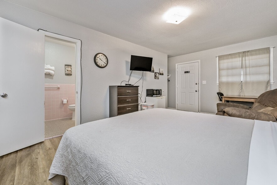 More Photos Of Falcon Motel, Stinnett Hotel For Sale