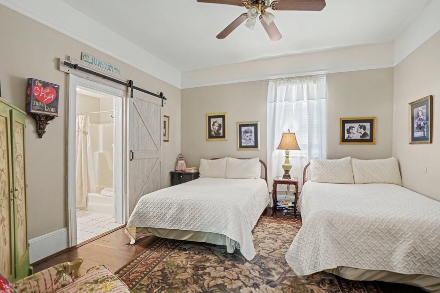 More Photos Of 209 Osborne St, Saint Marys Flex For Sale