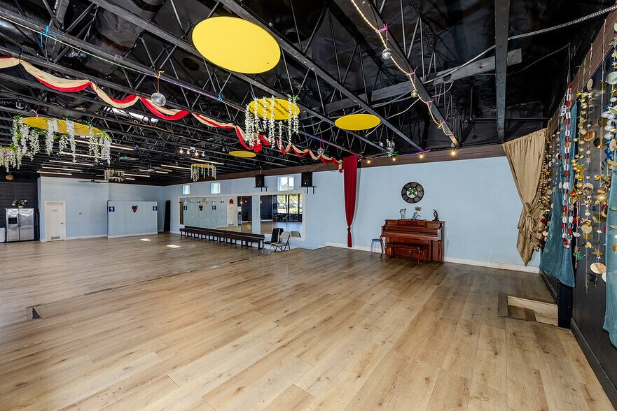 More Photos Of 6908-6916 Warner Ave, Huntington Beach Freestanding For Sale