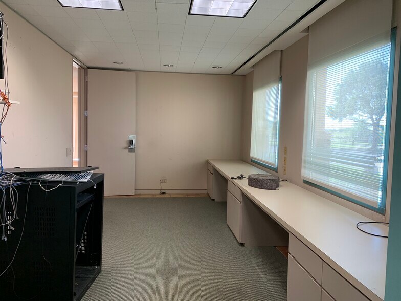 More Photos Of 1024 Texas Yes Blvd, Robstown Office For Lease