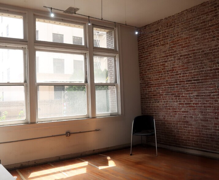 More Photos Of 843 S Los Angeles St, Los Angeles Warehouse For Lease