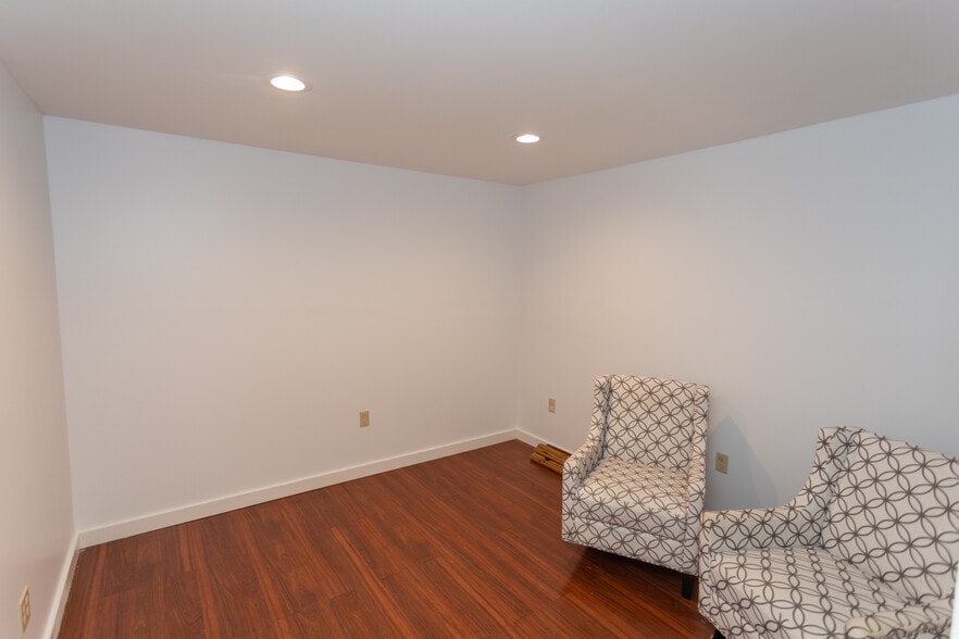 More Photos Of 1587 Boston Post Rd, Westbrook Unknown For Lease