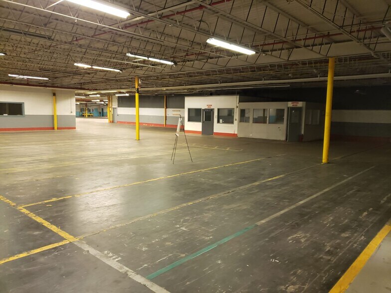 More Photos Of 5610 W Bloomingdale Ave, Chicago Industrial For Sale