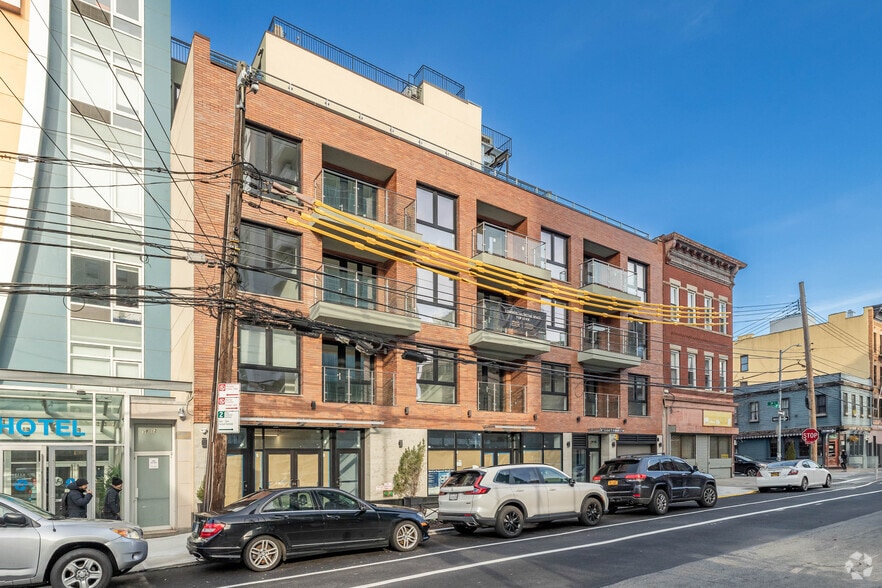 More Photos Of 39-04 29th St, Long Island City Apartments For Lease