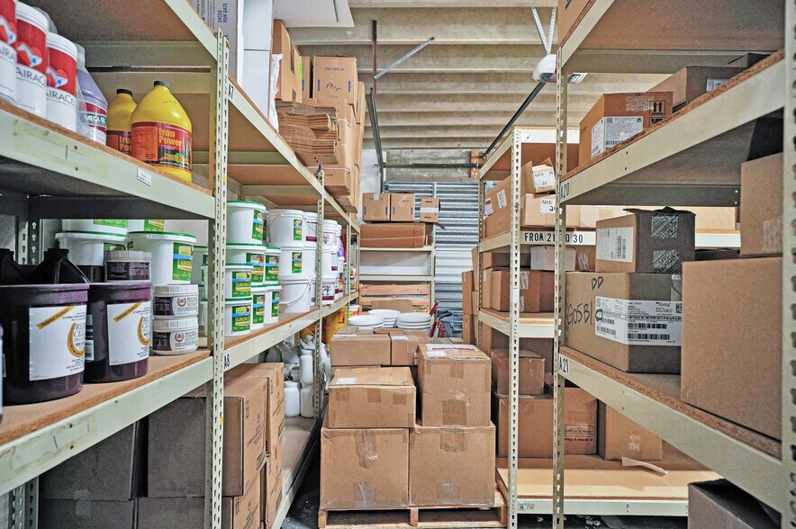 More Photos Of 8111-8119 NW 33rd St, Miami Warehouse For Sale