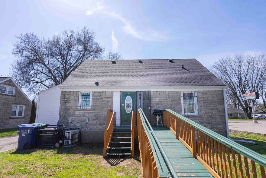 More Photos Of 2115 Crums Ln, Louisville Storefront Retail Office For Sale