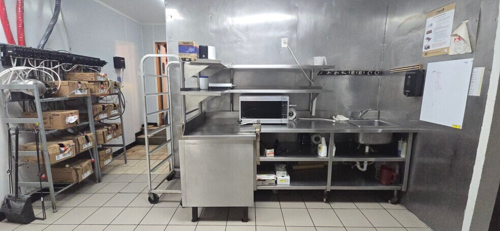 More Photos Of 1401 Texas 16, Graham Restaurant For Sale