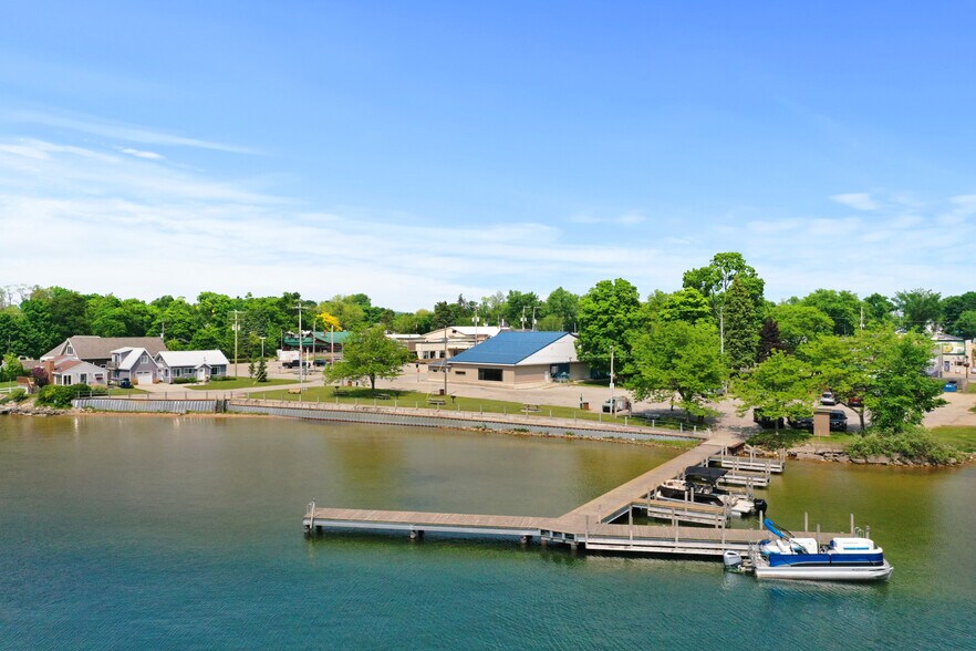 More Photos Of 115 W John St, Lake City Research And Development For Sale