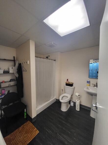 More Photos Of 327 Main St, Evansville Storefront For Sale