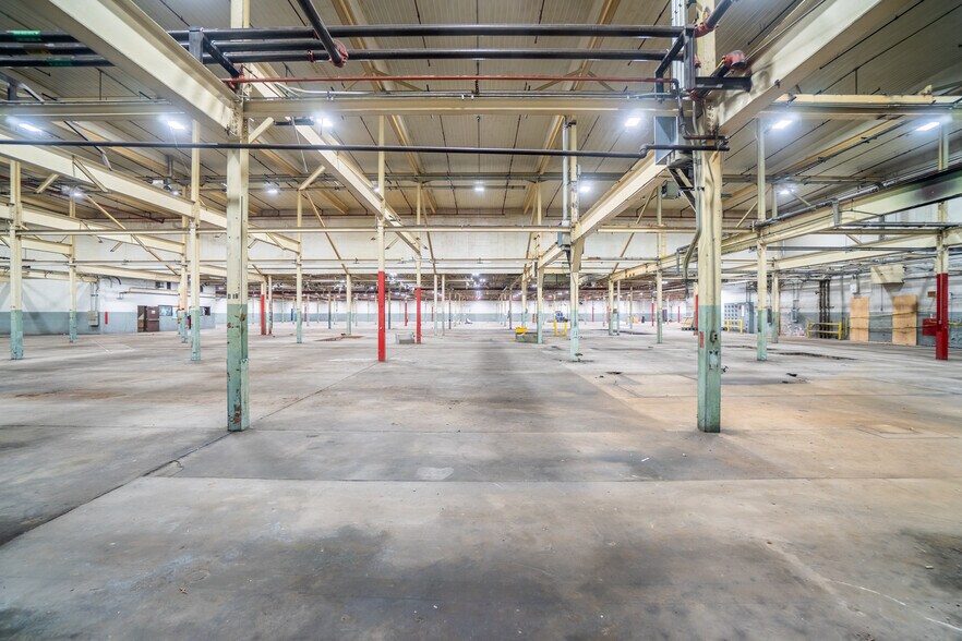 More Photos Of 190 E Polk St, Orleans Manufacturing For Lease