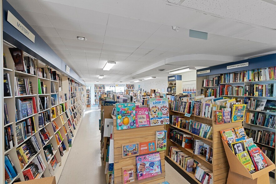 More Photos Of 302 Collins Ave, Oconto General Retail For Sale