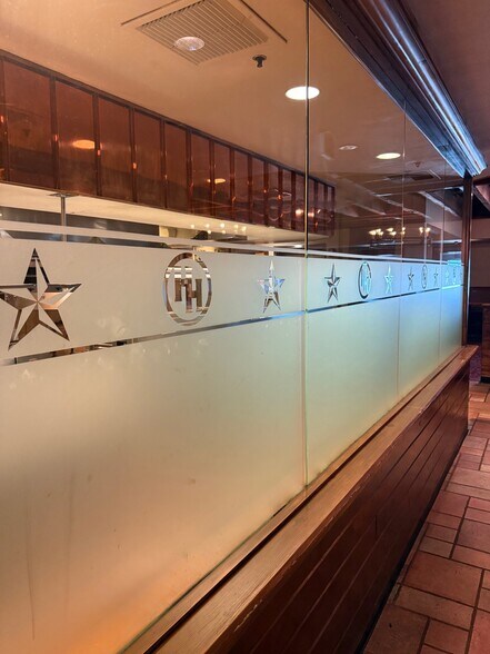 More Photos Of 5001 Town Center Dr, Leawood Restaurant For Sale