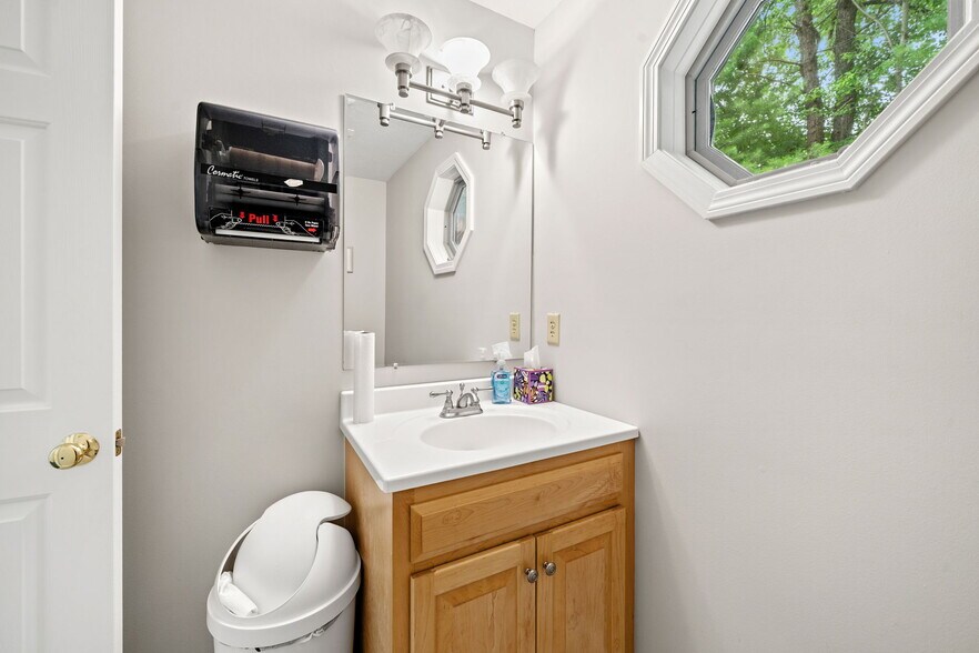 More Photos Of 15 Garden Rd, Plaistow Office For Sale