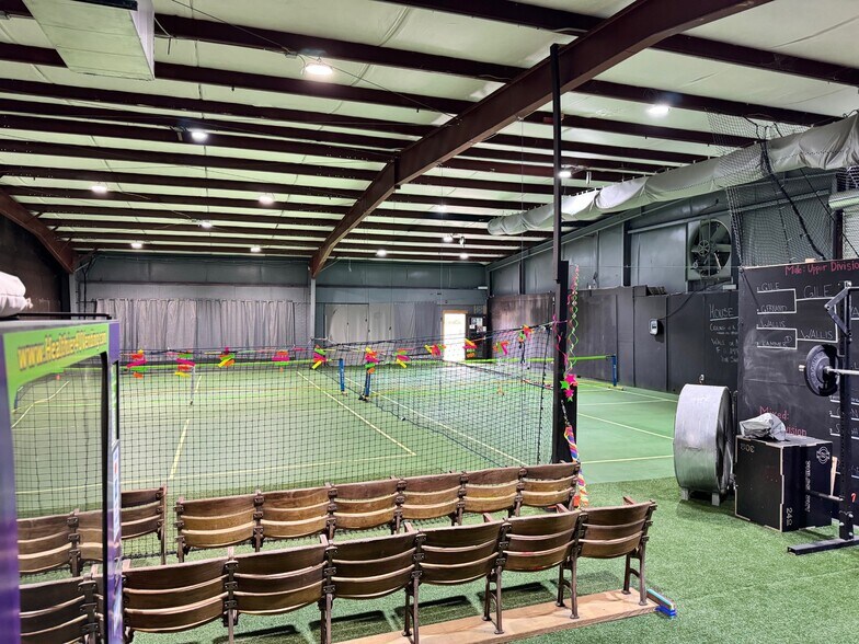 More Photos Of 2930 Springridge Rd, Raymond Freestanding For Lease