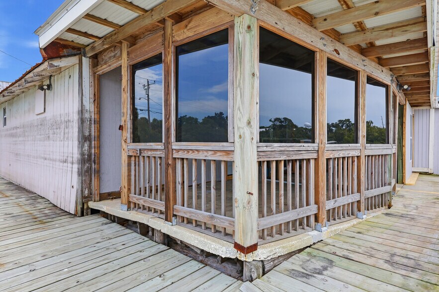 More Photos Of 505 3rd St, Cedar Key Restaurant For Sale