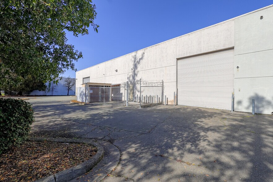 More Photos Of 240 E Todd Rd, Santa Rosa Warehouse For Sale