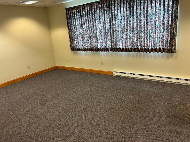 More Photos Of 272 Main Street, Nicholson Office For Sale