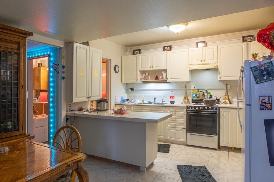 More Photos Of 2517 Ala Wai Blvd, Honolulu Apartments For Sale