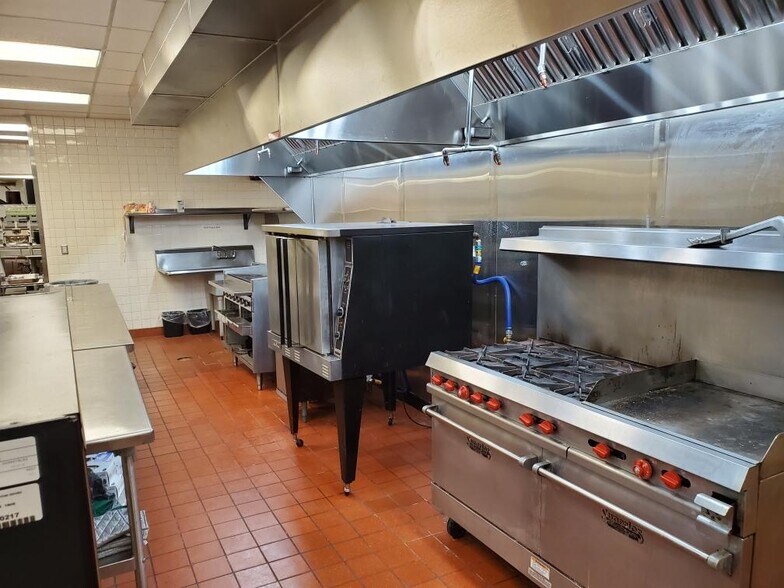 More Photos Of 3050 University Pky, Winston-Salem Hotel For Lease