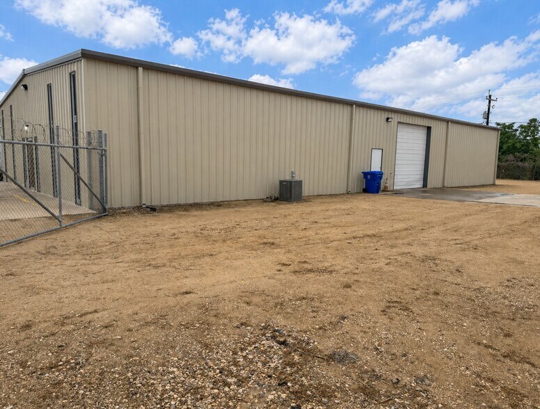 More Photos Of 4222 Russell Dr, Corpus Christi Warehouse For Lease