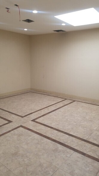 More Photos Of 7350 Reseda Blvd, Reseda Schools For Lease