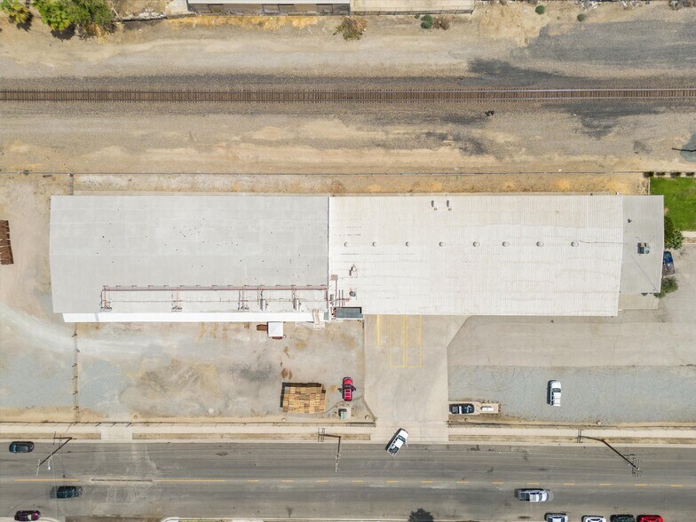 More Photos Of 1302 Glenwood St, Delano Refrigeration Cold Storage For Sale