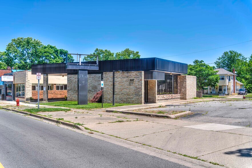 More Photos Of 1217 Greenwood Ave, Jackson General Retail For Sale