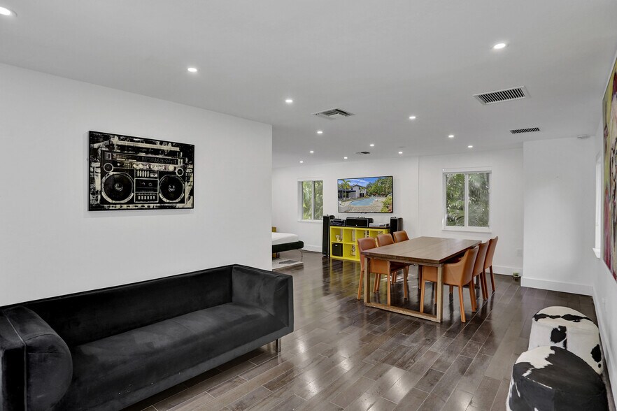 More Photos Of 430 Ne 121st St, Biscayne Park Movie Radio TVStudio For Sale