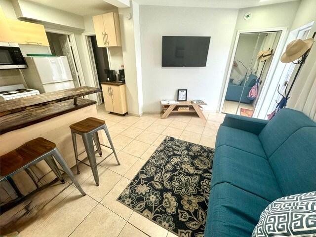 More Photos Of 300 Georgia St, Hollywood Apartments For Sale