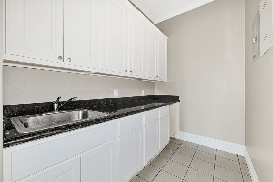 More Photos Of 12816 Willow Centre Dr, Houston Loft Creative Space For Sale