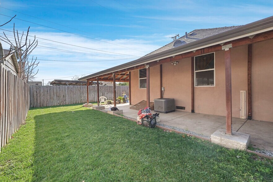 More Photos Of 104 E Lodi Ave, Lodi Storefront Retail Office For Sale