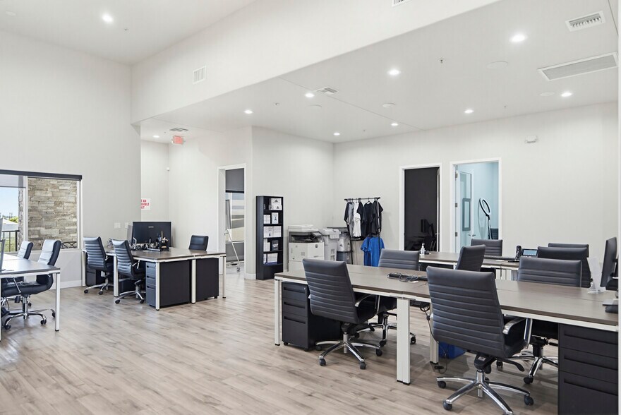 More Photos Of 349 Lake Havasu Ave S, Lake Havasu City Office For Sale