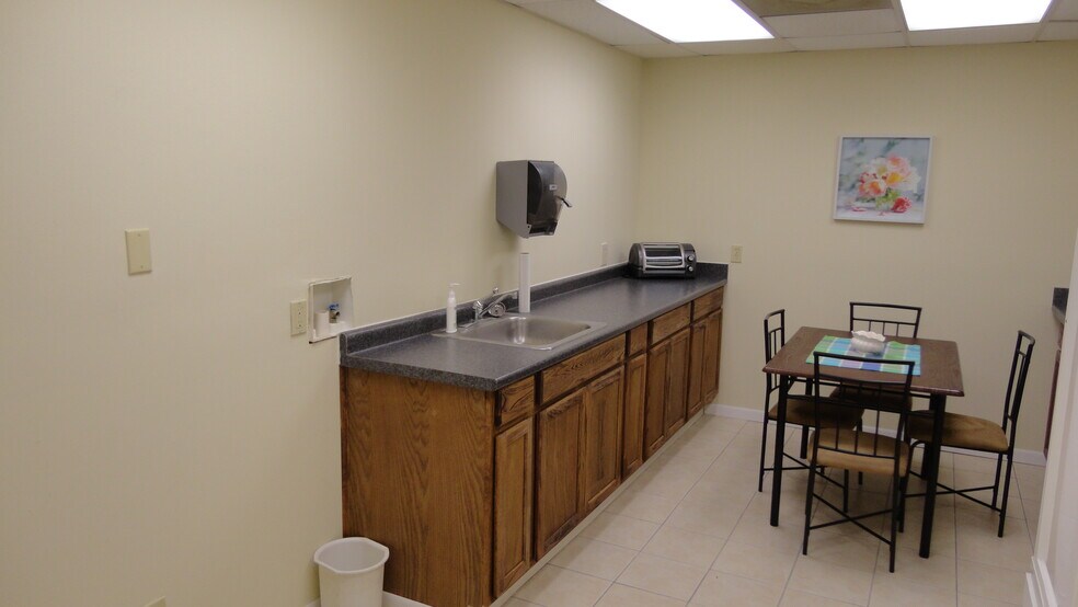 More Photos Of 8935 Baker St, Santa Fe Self Storage For Sale