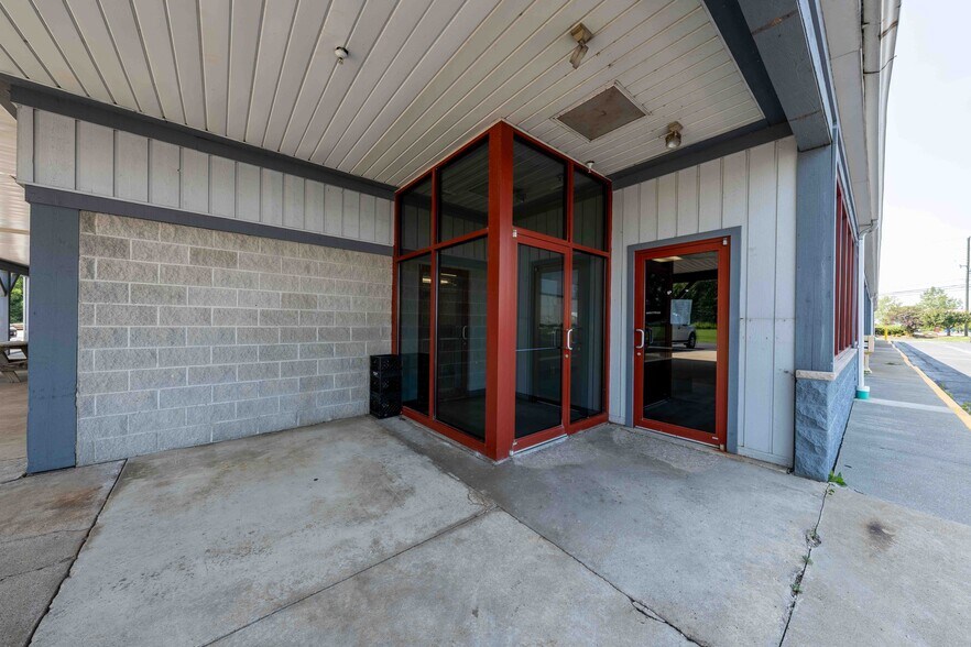 More Photos Of 205 SE Catawba Rd, Port Clinton Freestanding For Lease