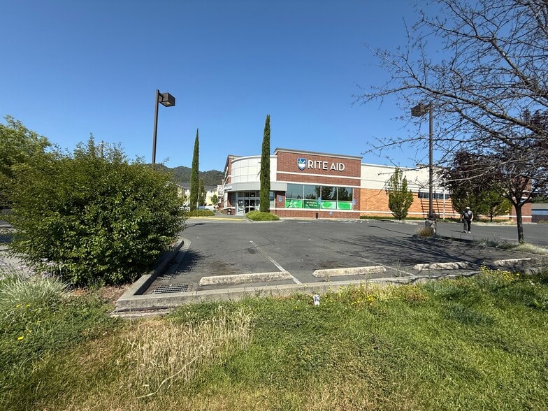 More Photos Of 680 S State St, Ukiah Drugstore For Lease
