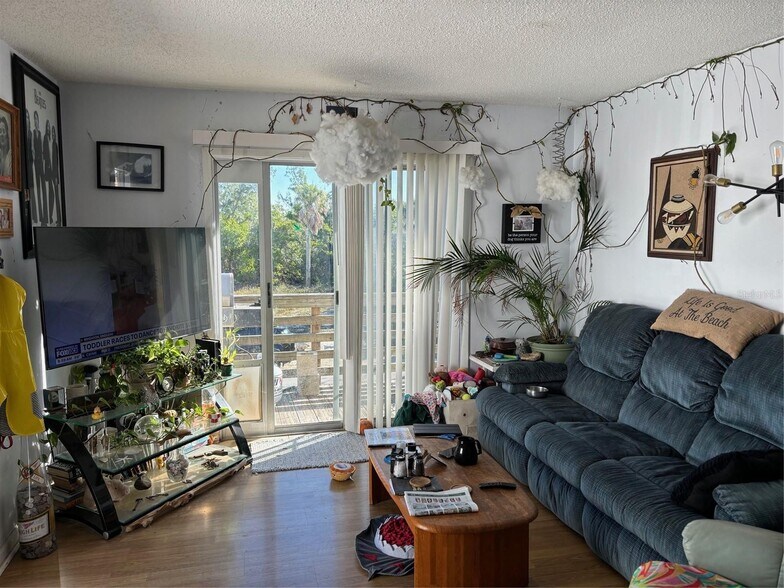 More Photos Of 3016 Avenue C, Holmes Beach Storefront Retail Residential For Sale