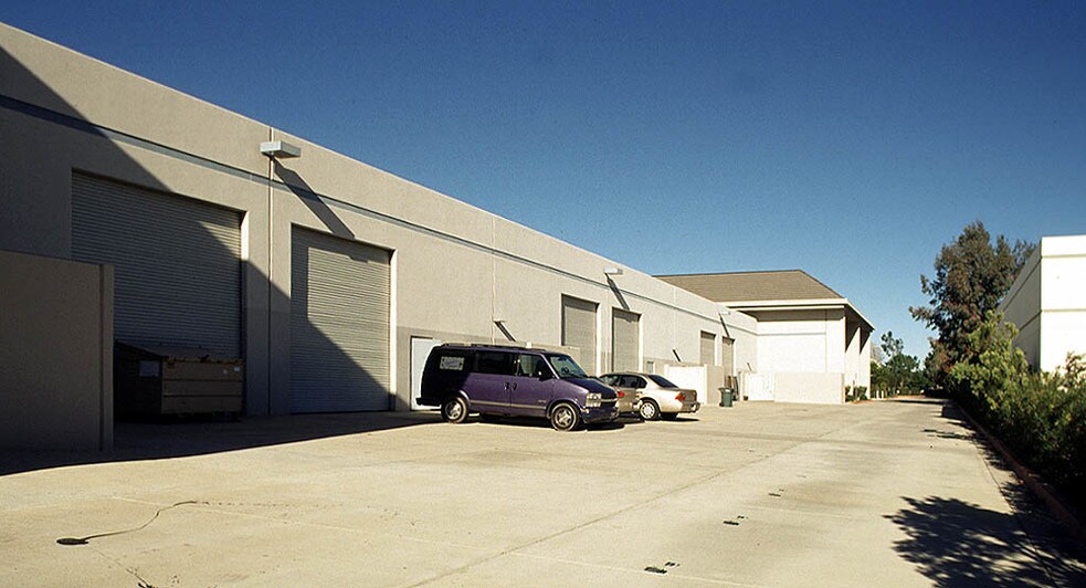 More Photos Of 1320 Flynn Rd, Camarillo Flex For Lease