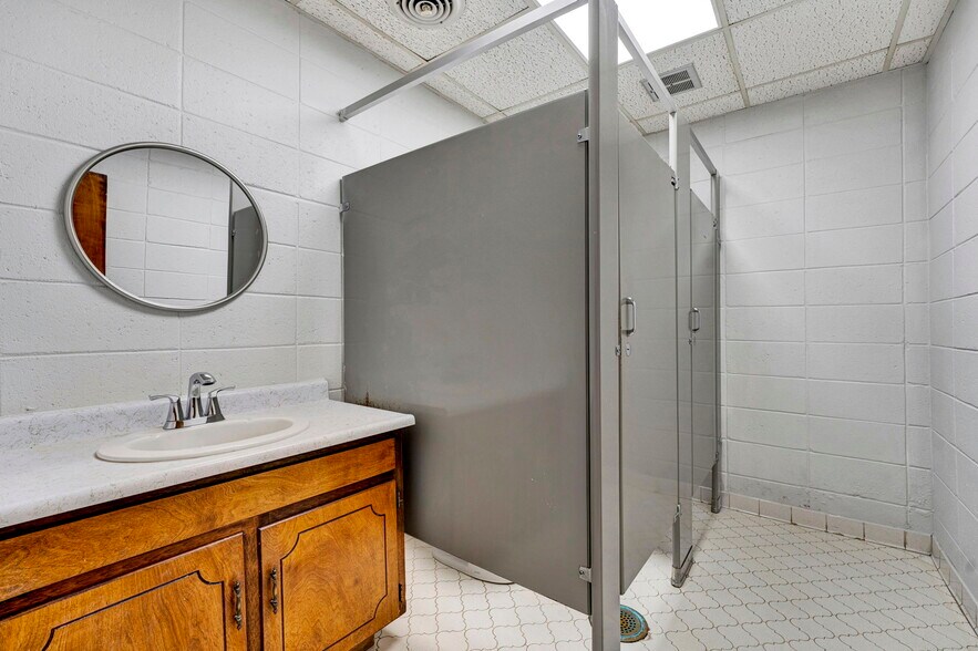 More Photos Of 221 W Laurens St, Laurens Medical For Lease