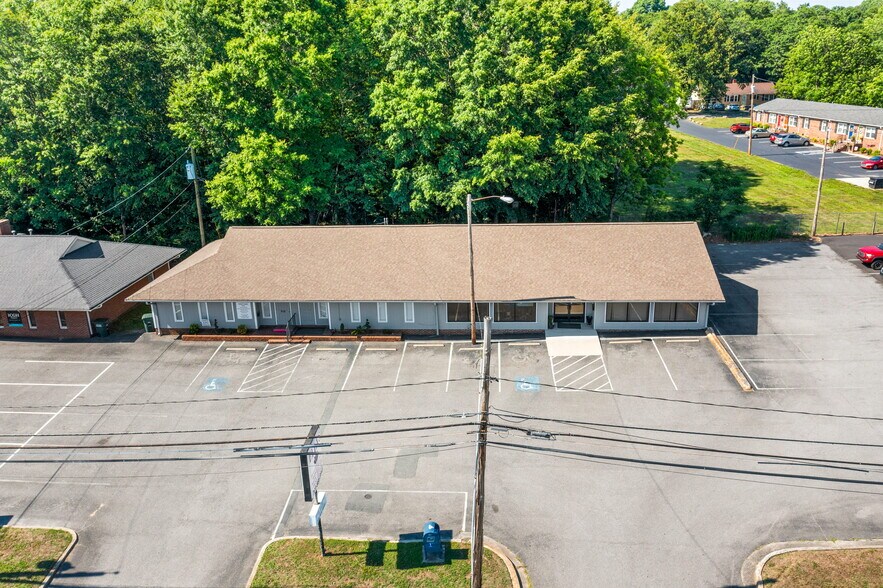 More Photos Of 910 E Garrison Blvd, Gastonia General Retail For Sale