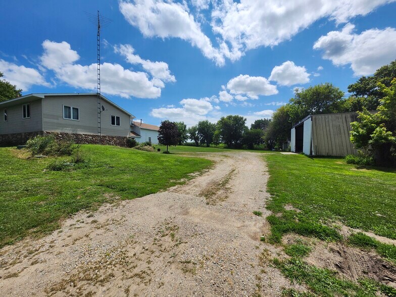 More Photos Of 17069 400th St, Leland Contractor Storage Yard For Sale