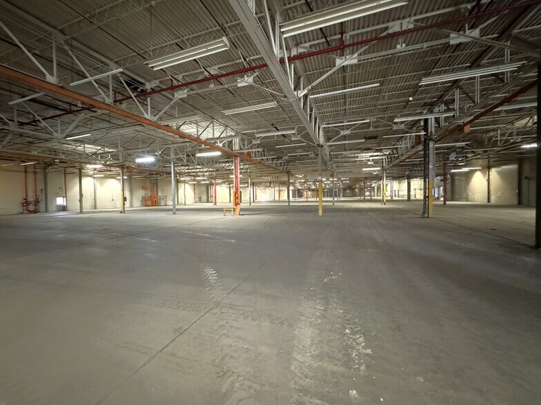 More Photos Of 4799 S Eason Blvd, Tupelo Distribution For Lease