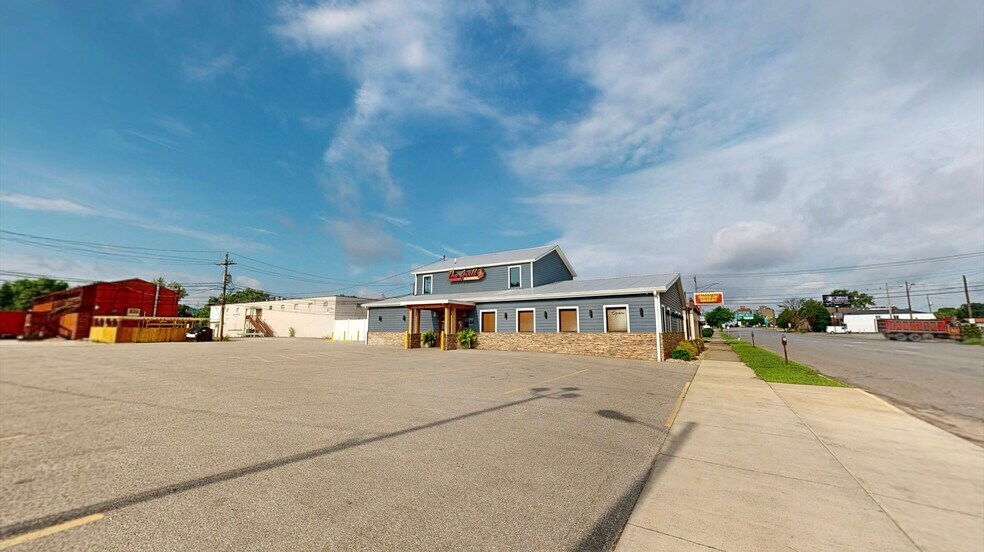 More Photos Of 1509 3rd Ave, Huntington Specialty For Sale