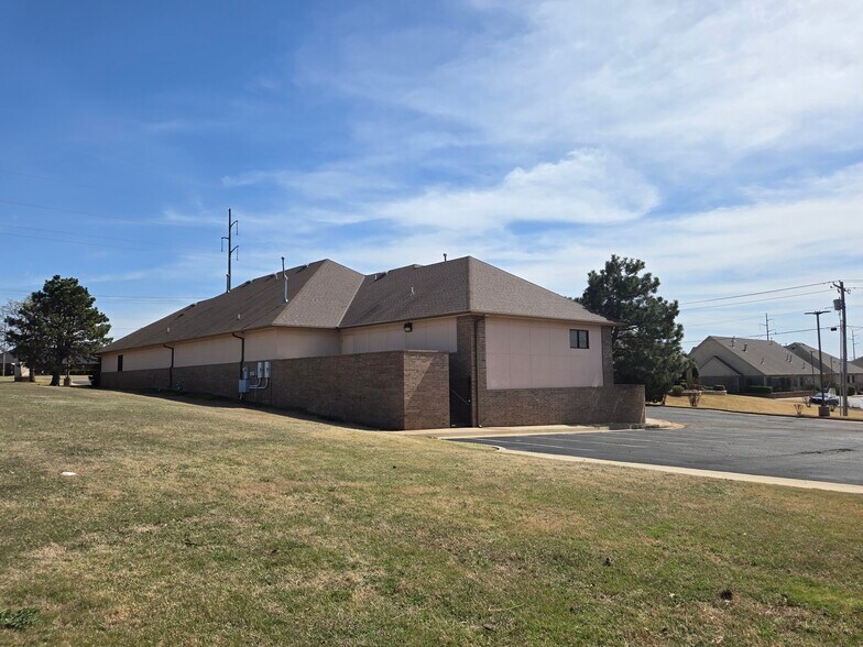 More Photos Of 9617 S Pennsylvania Ave, Oklahoma City Office For Sale