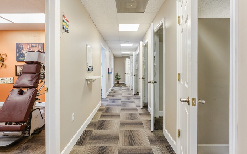 More Photos Of 150 Pondella Rd, North Fort Myers Medical For Sale