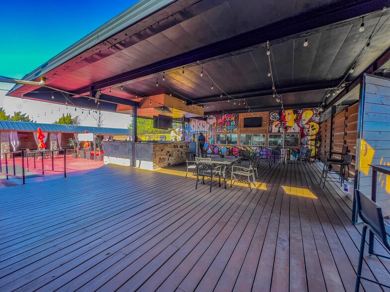 More Photos Of 5708 NW Expressway St, Oklahoma City General Retail For Sale