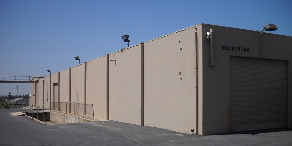 More Photos Of 1009-1033 Brooks St, Ontario Warehouse For Lease