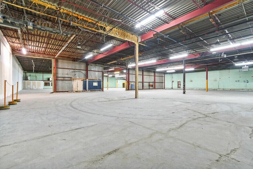 More Photos Of 215 Av Marien, Montréal Industrial For Sale