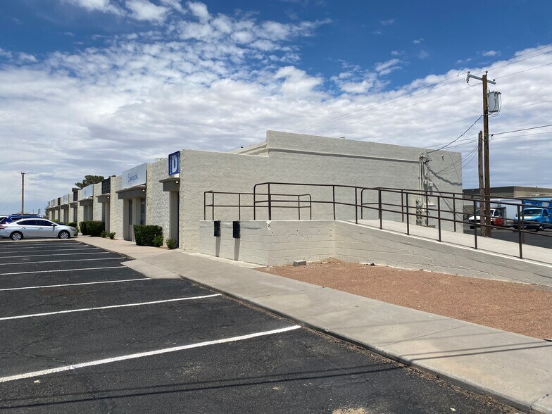 More Photos Of 6400 Airport Rd, El Paso Distribution For Lease